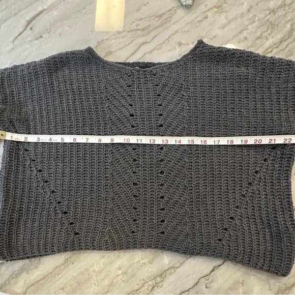 Cropped Long Sleeve with Cut Outs Sweater Women’s size Medium - Picture 11 of 12